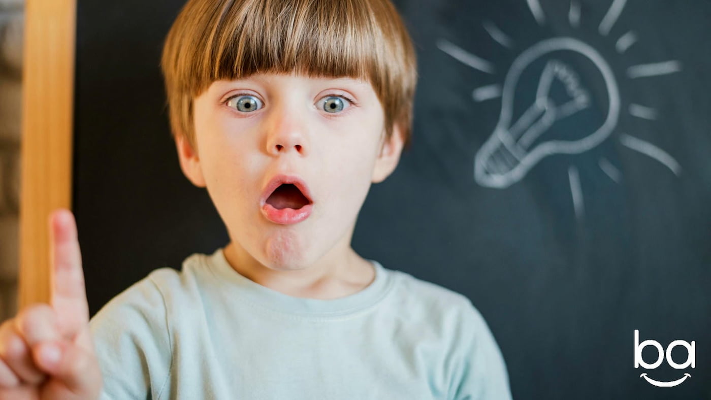 کودک کمال‌گرا که از نتیجه کار خود ناراضی است و احساس می‌کند به اندازه کافی خوب نیست