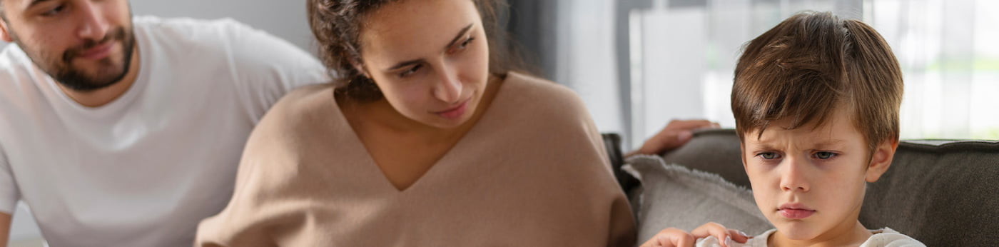 زندگی پر از تغییرات غیرقابل پیش بینی است. برخی از آنها می توانند هیجان انگیز و انگیزه دهنده باشند، در حالی که برخی دیگر می توانند منجر به افزایش استرس و احساساتی از قبیل اضطراب شوند. برخی از استرس ها می توانند مثبت باشند چرا که انرژی لازم برای مقابله با یک آزمون بزرگ، ارائه یا رویداد ورزشی را فراهم می کنند. اما استرس بیش از حد طاقت فرسا بوده و می تواند سختی ها و چالش های غیر ضروری ایجاد کند. استرس منفی بر نحوه تفکر، رفتار و احساس کودک تأثیر می گذارد.