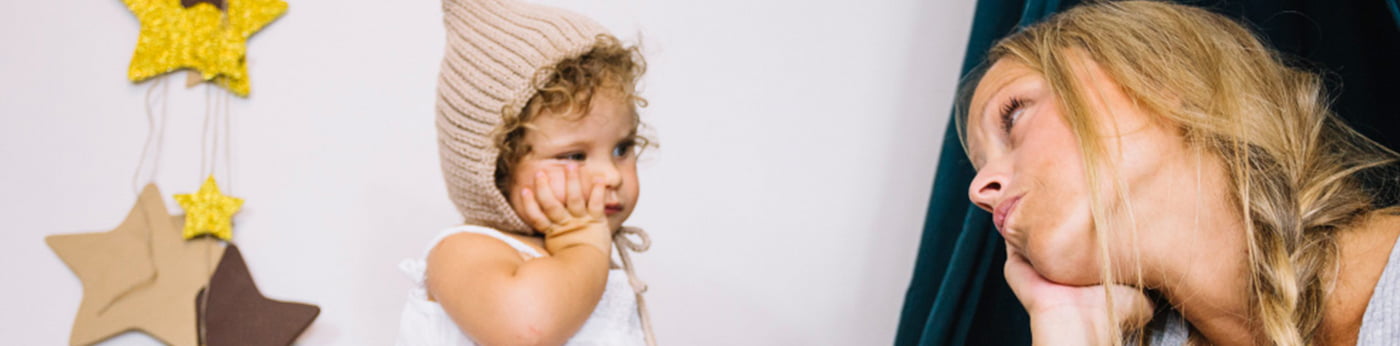  <p>
        اضطراب جدایی در واقع ترس کودکان از دوری والدینشان است. اضطراب جدایی و ترس از غریبه ها در کودکان خردسال در


        <a
                href="https://bafamily.ir/blog/%D8%B3%D9%87-%D8%B3%D8%A7%D9%84-%D8%A7%D9%88%D9%84-%D8%AA%D8%B1%D8%A8%DB%8C%D8%AA-%D9%81%D8%B1%D8%B2%D9%86%D8%AF"
                target="_blank"
                rel="noopener noreferrer"> سه سال اول زندگی کودک</a>


        رایج است. این اضطراب در کودکان 14-18 ماهه به اوج خود می رسد. اضطراب جدایی بخش طبیعی از رشد کودکان
        است و نوزاد یاد می گیرد که جدایی از والدین دائمی نیست. در این نوشته اضطراب جدایی در نوزادان، علل، علائم و نحوه
        مدیریت آن، بررسی میشود.
    </p>