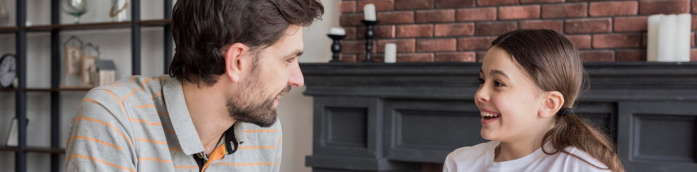 
    <p>
        هر پدر و مادری دوست دارد فرزندانشان با مهارت هایی که برای موفقیت در زندگی نیاز دارند بزرگ شوند. از جمله
        <a
                href="https://bafamily.ir/blog/%D8%A7%D8%B9%D8%AA%D9%85%D8%A7%D8%AF-%D8%A8%D9%87-%D9%86%D9%81%D8%B3-%DA%A9%D9%88%D8%AF%DA%A9-5-%D8%B1%D9%88%D8%B4-%D8%AA%D9%82%D9%88%DB%8C%D8%AA"
                target="_blank"
                rel="noopener noreferrer">اعتماد به‌نفس‌ کودک</a>
        و
        <a
                href="https://bafamily.ir/blog/%D8%AA%D8%B1%D8%A8%DB%8C%D8%AA-%DA%A9%D9%88%D8%AF%DA%A9-%D9%85%D8%B3%D8%AA%D9%82%D9%84-%D8%B1%D9%88%D8%B4-%DA%A9%D8%A7%D8%B1%D8%A8%D8%B1%D8%AF%DB%8C"
                target="_blank"
                rel="noopener noreferrer">استقلال کودک</a>

        که با افزایش سن نیز اهمیت آنها دو چندان می شود.
        <a
                href="https://www.cam.ac.uk/"
                target="_blank"
                rel="noopener noreferrer">تحقیقات دانشگاه کمبریج</a>

        نشان می‌دهد
        ۵۰٪ موفقیت بلندمدت کودک وابسته به مهارت‌های زندگی و اجتماعی است، نه نمرات مدرسه. توانایی مدیریت رفتار، کار خوب
        با دیگران و پشتکار در برابر مشکلات، هم آموختنی و هم ضروری است.

    </p>

    <p>
        آموزش مهارت‌های مناسب به کودکان در حین رشد، اعتماد به نفس و انعطاف‌پذیری را در مورد همه چیز به آنها القا می‌کند،
        از سواد مالی گرفته تا مراقبت از خود و توانایی رهایی از ناامیدی. اما مهم ترین مهارت های زندگی برای کودکان چیست؟

    </p>