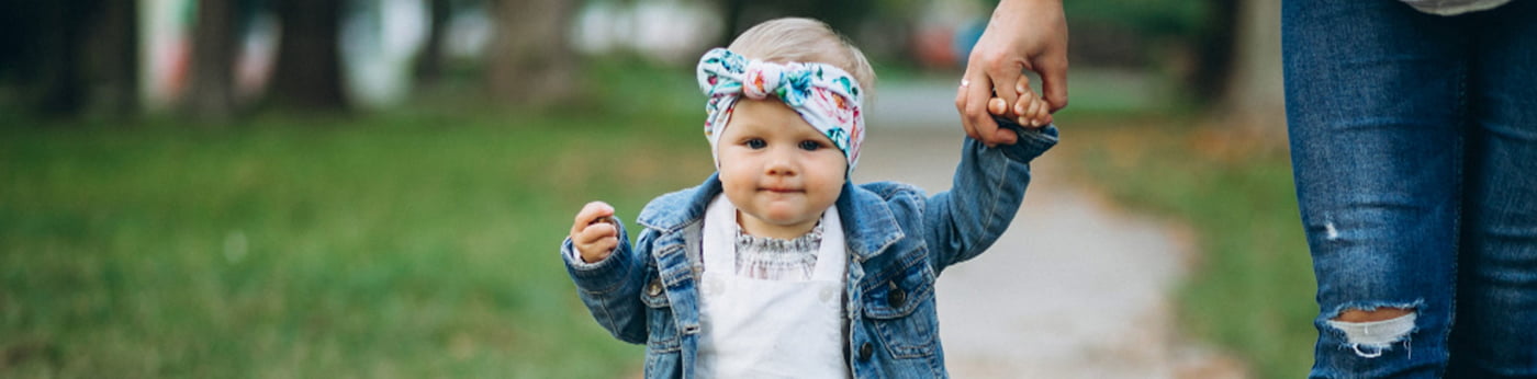 
    <p>

        بیشترین یادگیری در کودکان در 3 سال اول زندگی آنها اتفاق می افتد و نوزادان کاملا آماده برای یادگیری به دنیا می
        آیند. سه سال اول زندگی کودکان یک دوره حیاتی برای رشد مغز آنها است و مغز آنها از طریق استفاده است که رشد می کند.
        هرگونه محدودیت در این سال ها منجر به مشکلات متعددی در سلامت شناختی، عاطفی و حتی جسمی کودک می شود.

    </p>
